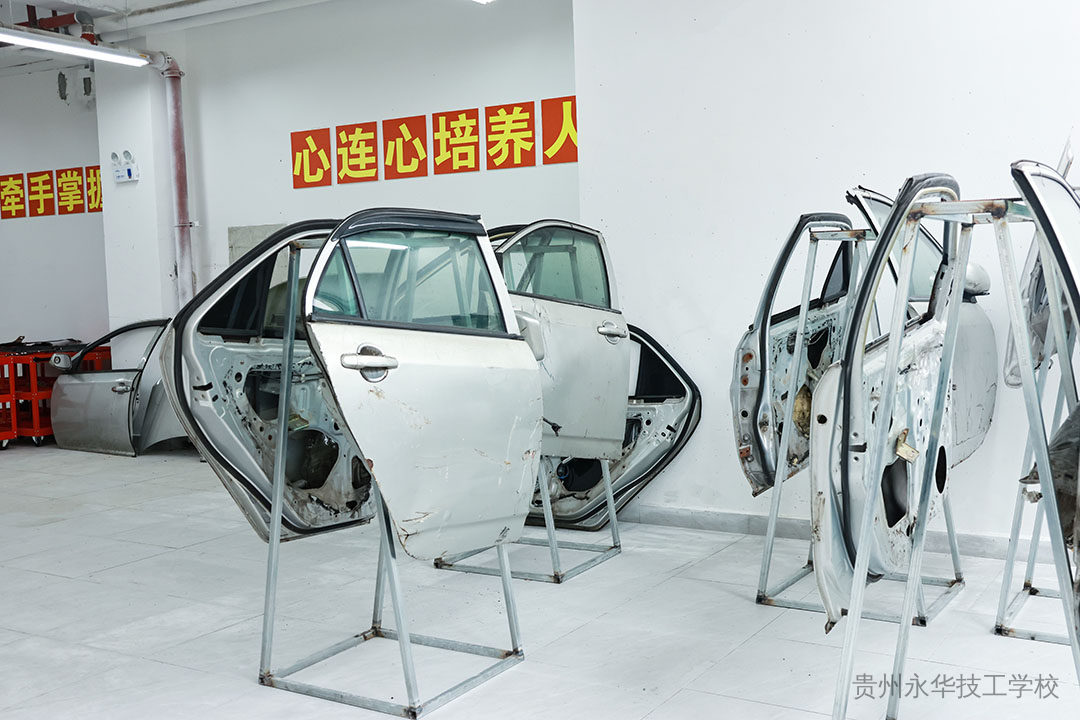 新能源汽车检测与维修实训设施