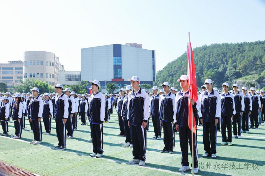军魂铸就青春 意志磨砺未来——2025级新生军训开训仪式隆重举行