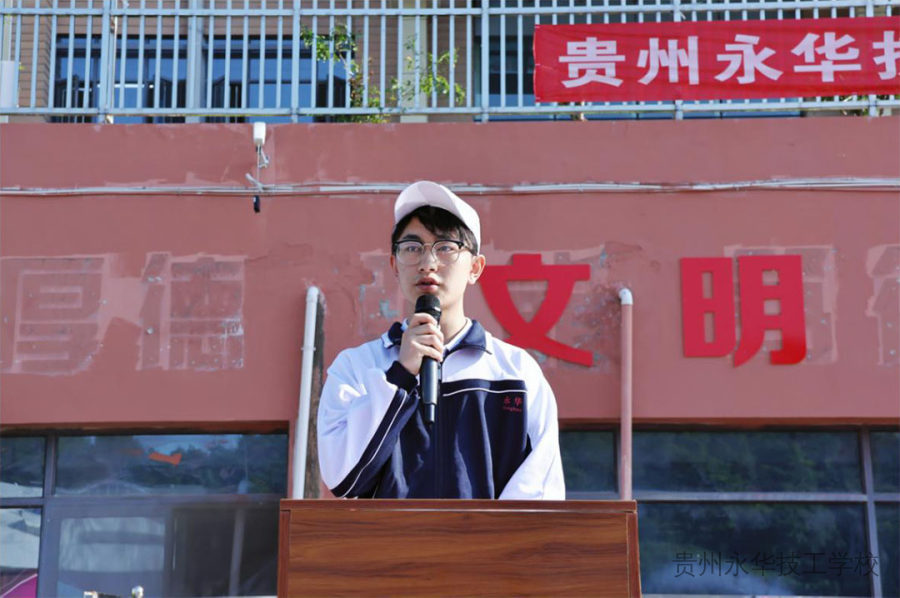 军魂铸就青春 意志磨砺未来——2025级新生军训开训仪式隆重举行