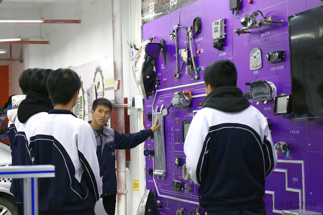 跳出普高内卷，打破中职偏见｜AI时代，选对赛道比硬挤更重要