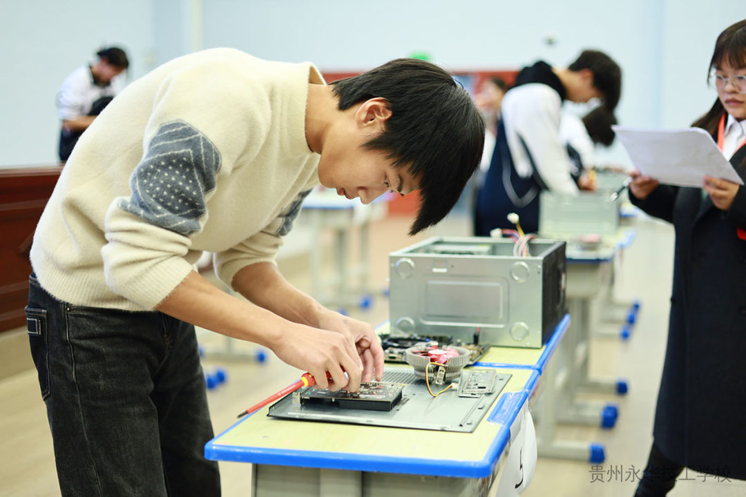 跳出普高内卷，打破中职偏见｜AI时代，选对赛道比硬挤更重要