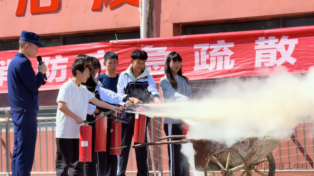 筑牢校园“防火墙”，守护平安生命线——贵州永华技工学校顺利开展消防应急疏散逃生演练